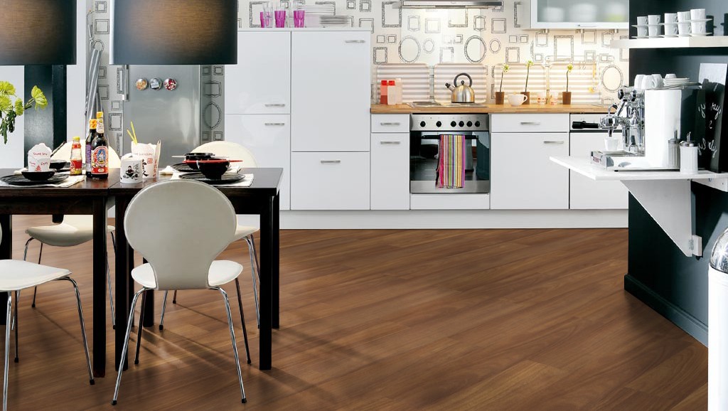 Ламинат Haro Tritty 100 Ироко 529052 фото в интерьере Ламинат Haro Tritty 100 Ироко 529052 фото в интерьере